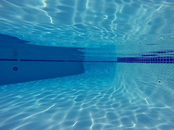 Comment détecter et réparer une fuite dans une piscine