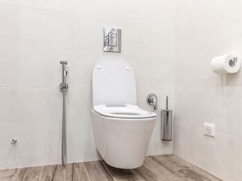 Pourquoi choisir des toilettes suspendues pour sa maison neuve ?