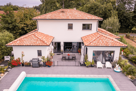 Maison en U : les différentes possibilités d’aménagements