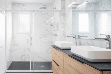 5 idées originales pour aménager une salle de bains parentale