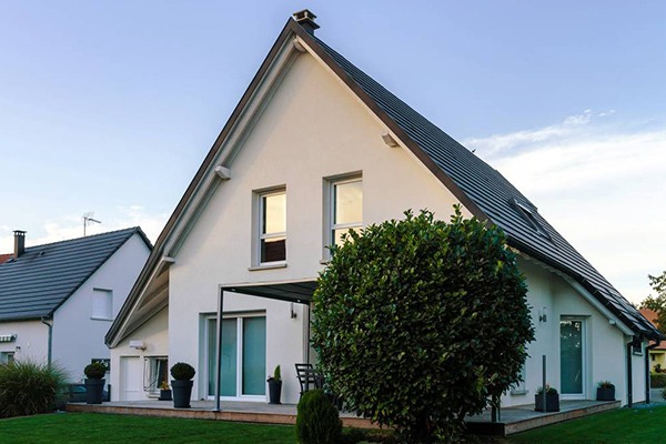 Maison 5 chambres avec ou sans étage : que choisir ?