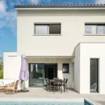Maison moderne avec étage