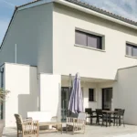 Maison moderne avec étage