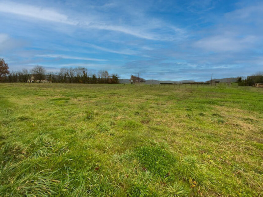Terrain à bâtir à Berbiguières (24220)
