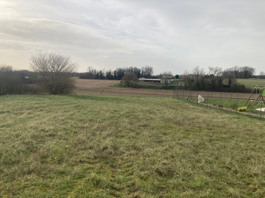 Terrain à bâtir à Jonzac (17500)