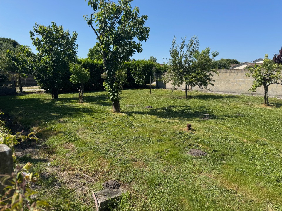 Terrain à bâtir à Listrac-Médoc (33480)