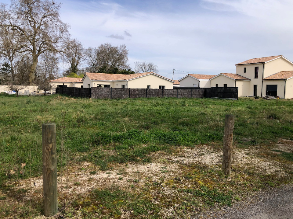 Terrain à bâtir à Vayres (33870)