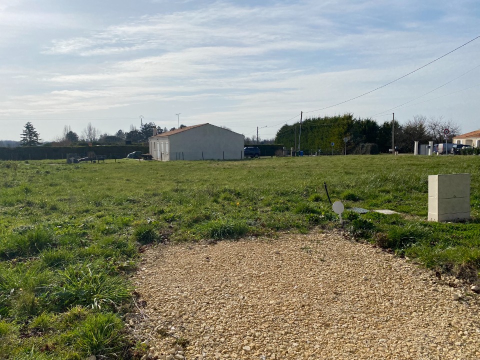 Terrain à bâtir à Thénac (17460)