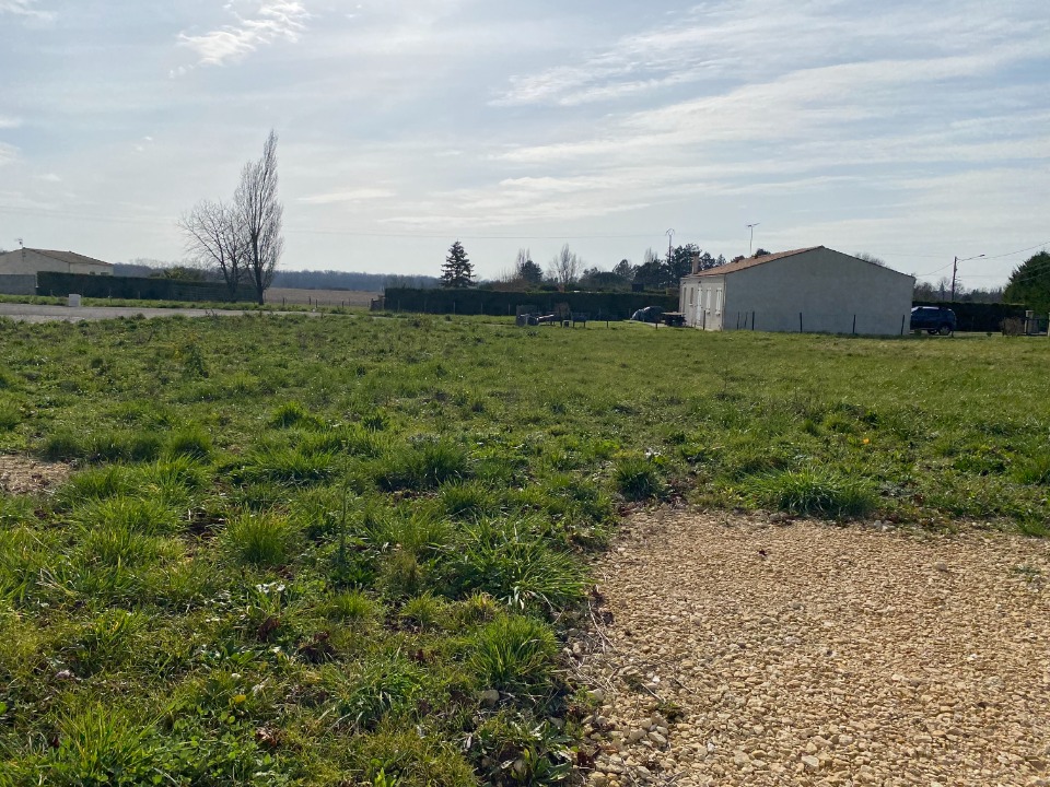 Terrain à bâtir à Thénac (17460)