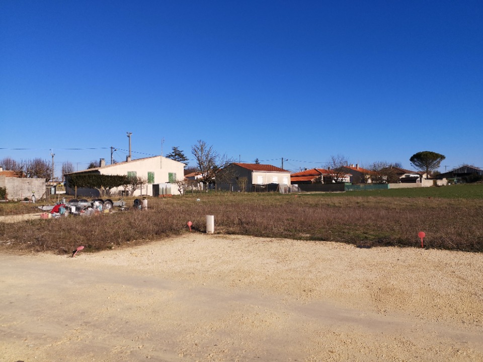 Terrain à bâtir à Semussac (17120)