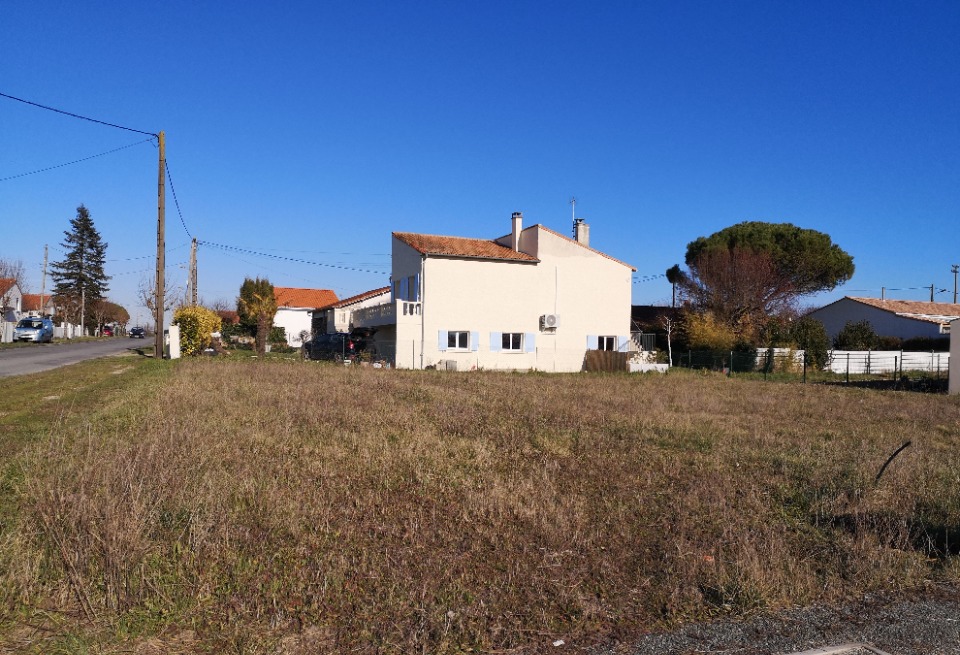 Terrain à bâtir à Semussac (17120)