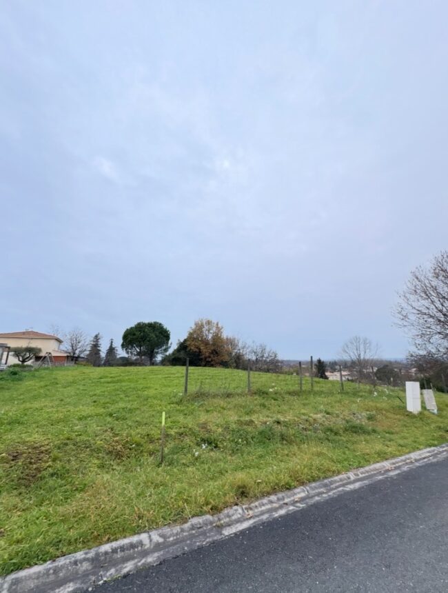 Terrain à bâtir à Salleboeuf (33370)