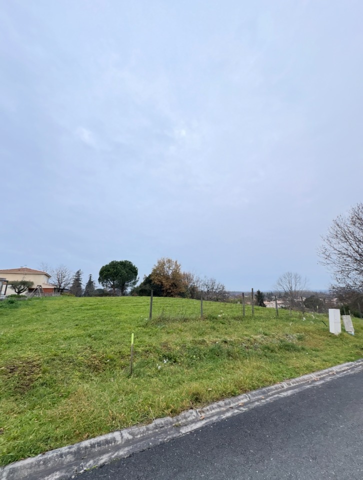 Terrain à bâtir à Salleboeuf (33370)