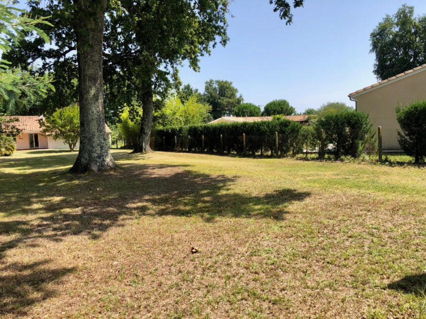 Terrain à bâtir à Saint-Estèphe (33180)