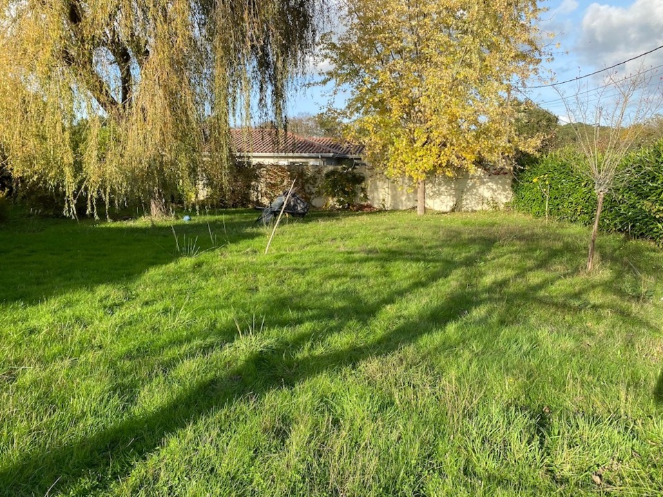 Terrain à bâtir à Saint-Caprais-de-Bordeaux (33880)