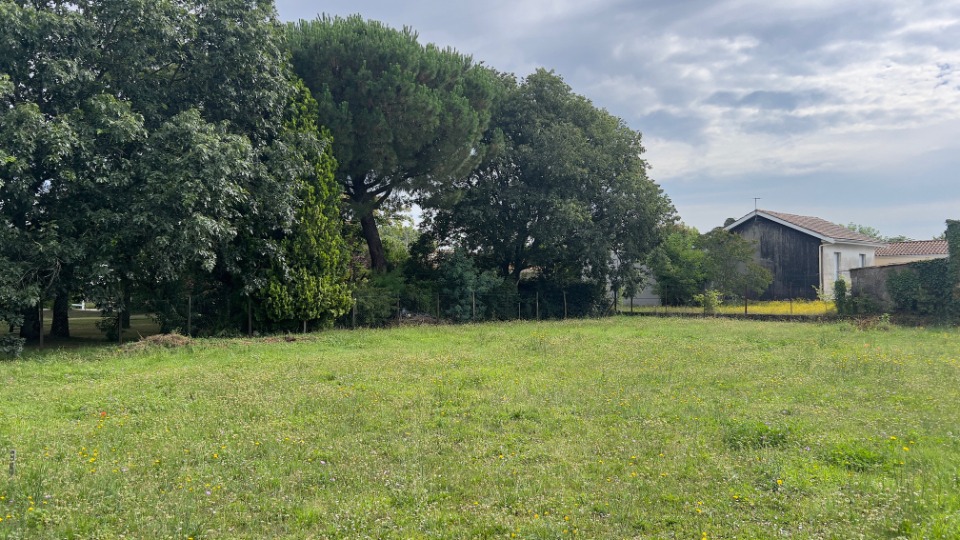 Terrain à bâtir à Vayres (33870)