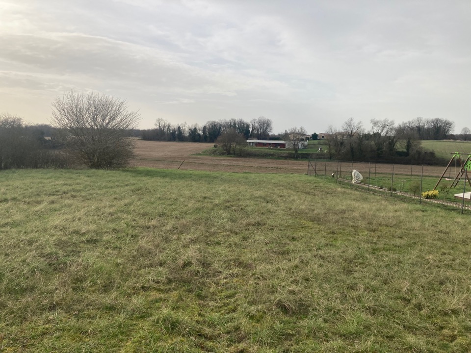 Terrain à bâtir à Jonzac (17500)