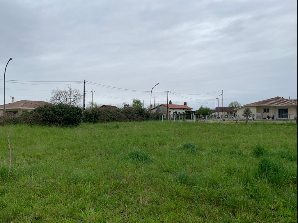 Terrain à bâtir à Geloux (40090)