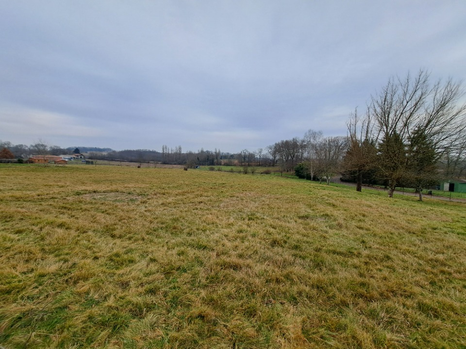 Terrain à bâtir à Fougueyrolles (33220)