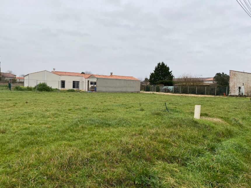 Terrain à bâtir à Thézac (17600)