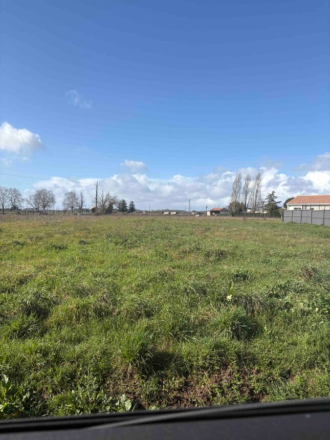 Terrain à bâtir à Saint-Martin-de-Laye (33910)