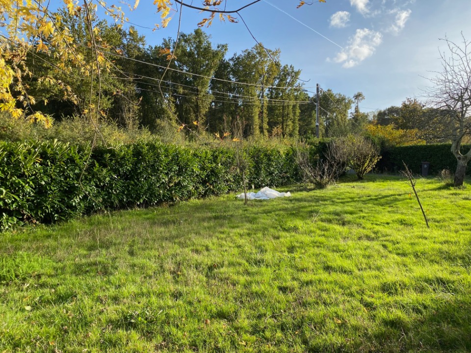 Terrain à bâtir à Vayres (33870)