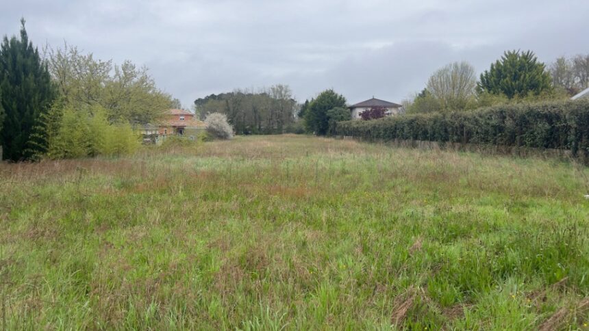 Terrain à bâtir à Saint-Magne (33125)