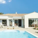 Maison lumière en bord de mer