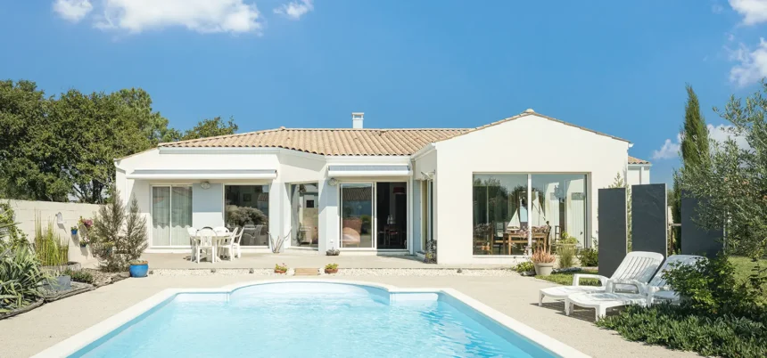 Maison lumière en bord de mer