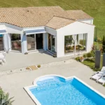 Maison lumière en bord de mer