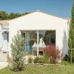 Maison lumière en bord de mer