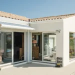 Maison lumière en bord de mer