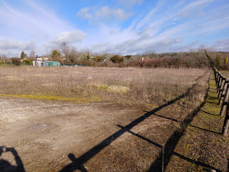 Terrain à bâtir à La Tour-Blanche (24320)