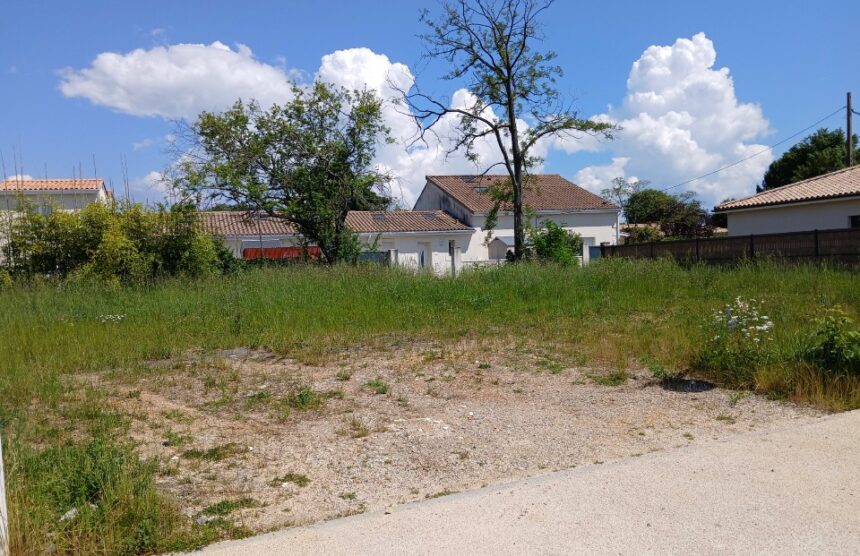 Terrain à bâtir à Artigues-près-Bordeaux (33370)