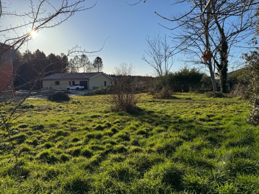 Terrain à bâtir à Le Barp (33114)
