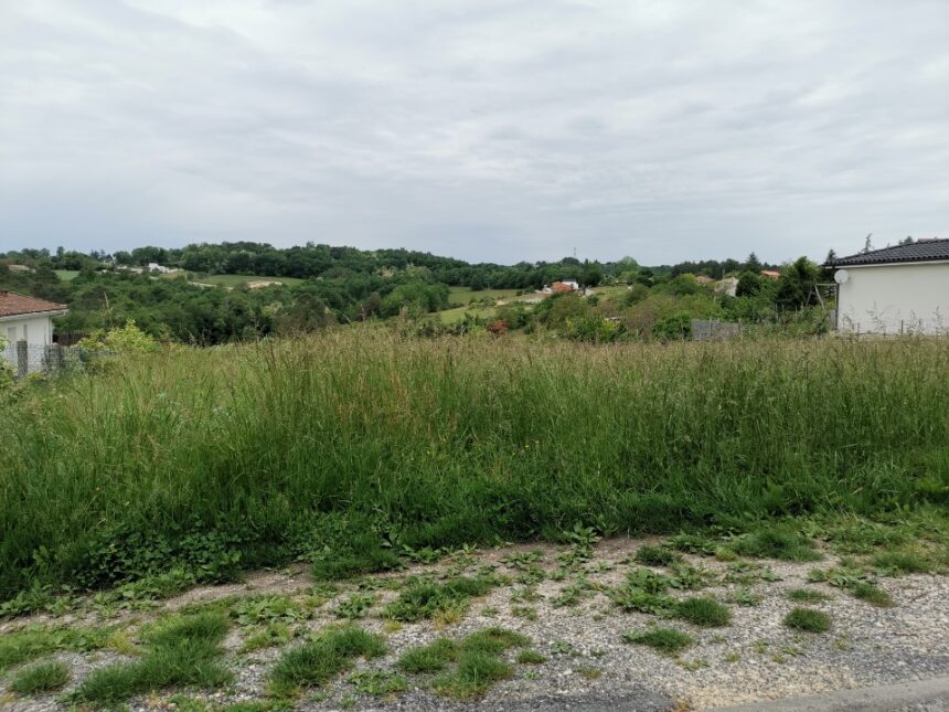 Terrain à bâtir à Agonac (24460)