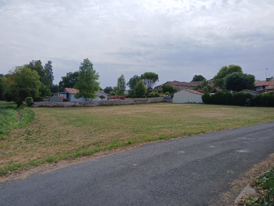 Terrain à bâtir à Saint-Martin-de-Ribérac (24600)