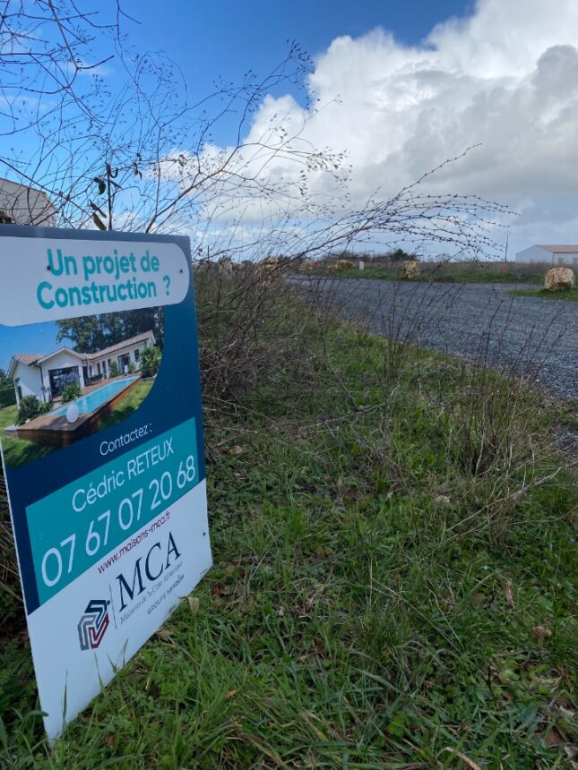 Terrain à bâtir à Nieul-lès-Saintes (17810)