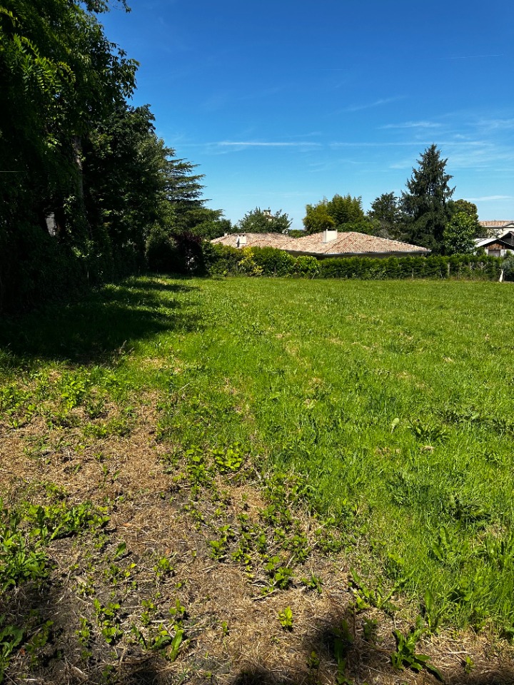 Terrain à bâtir à Génissac (33420)