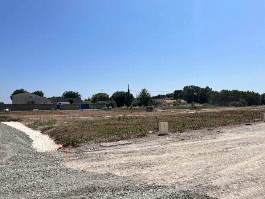 Terrain à bâtir à Ballon (17290)