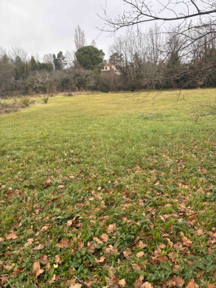 Terrain à bâtir à Montcaret (24230)