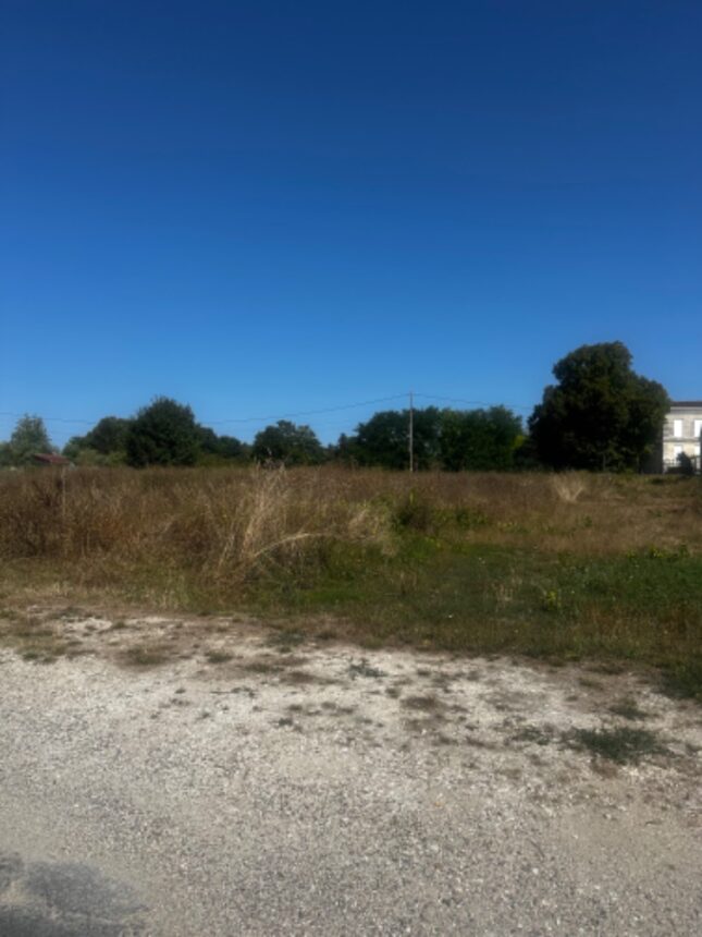 Terrain à bâtir à Saint-Médard-de-Guizières (33230)