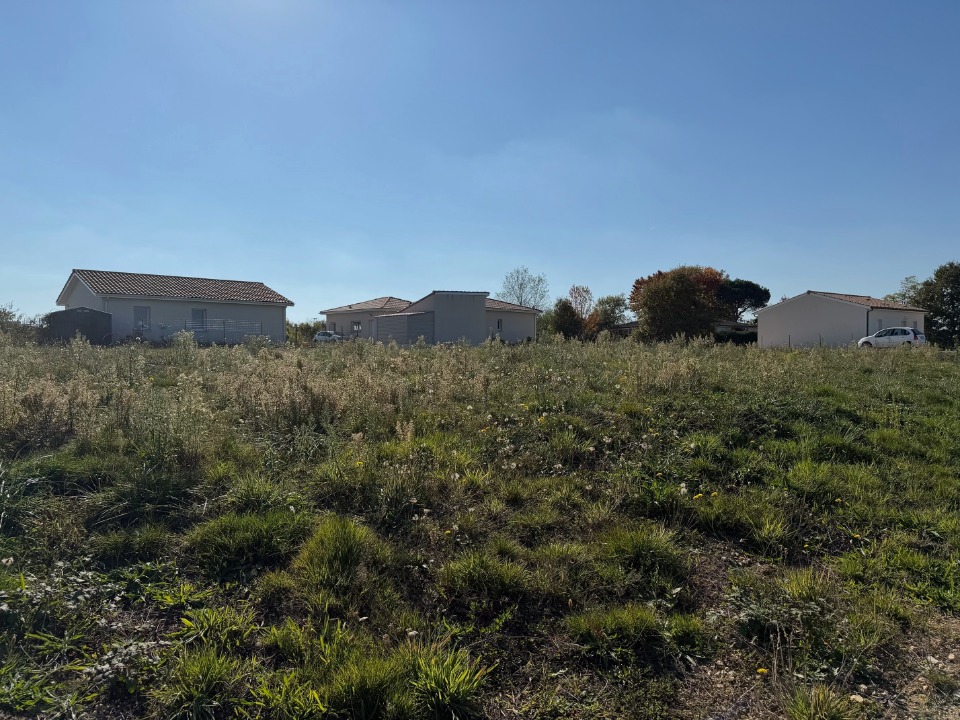 Terrain à bâtir à Auros (33124)