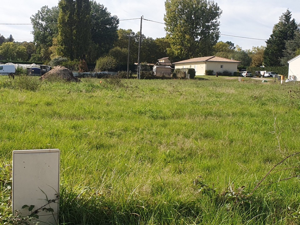 Terrain à bâtir à Marcenais (33620)