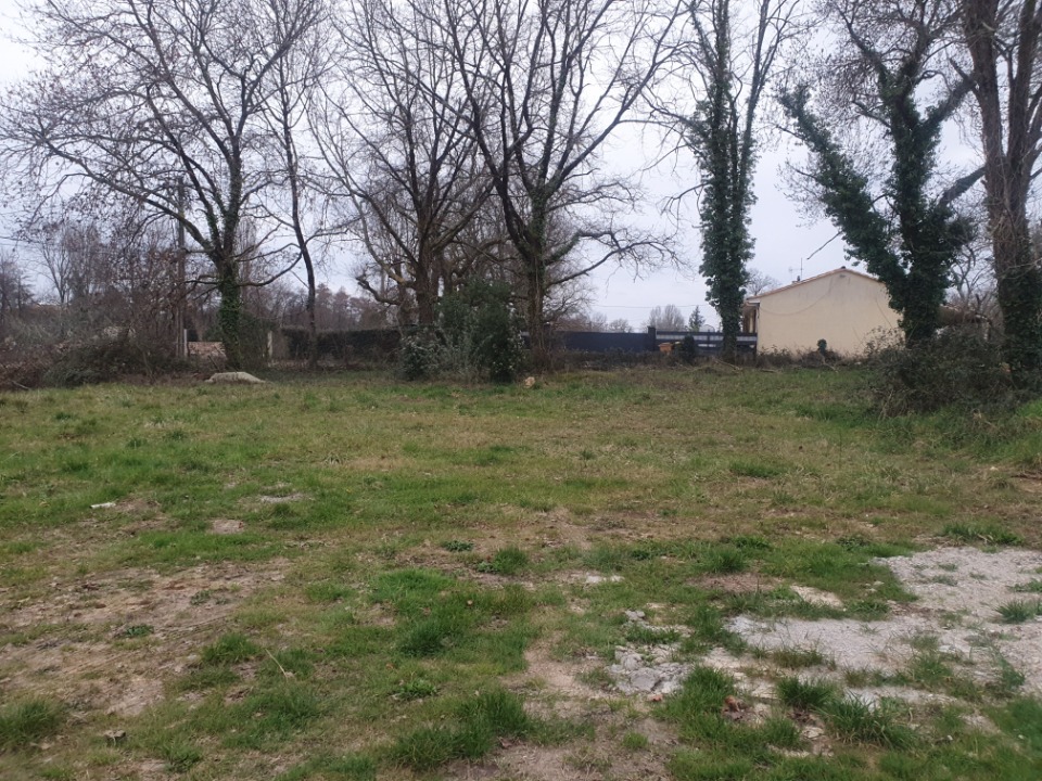 Terrain à bâtir à Saint-Laurent-d’Arce (33240)