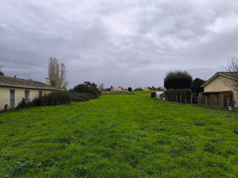 Terrain à bâtir à Saint-Germain-du-Puch (33750)