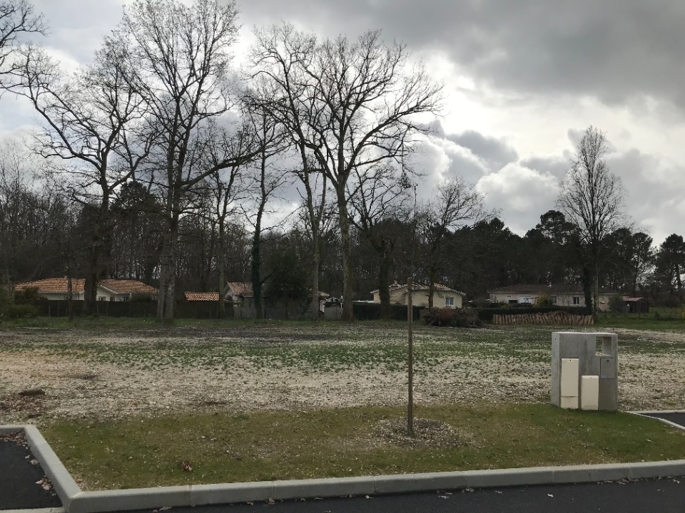 Terrain à bâtir à Castres-Gironde (33640)