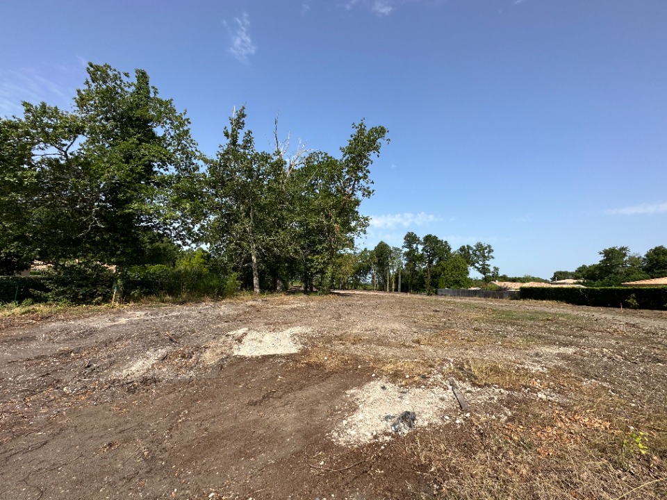 Terrain à bâtir à Martillac (33650)