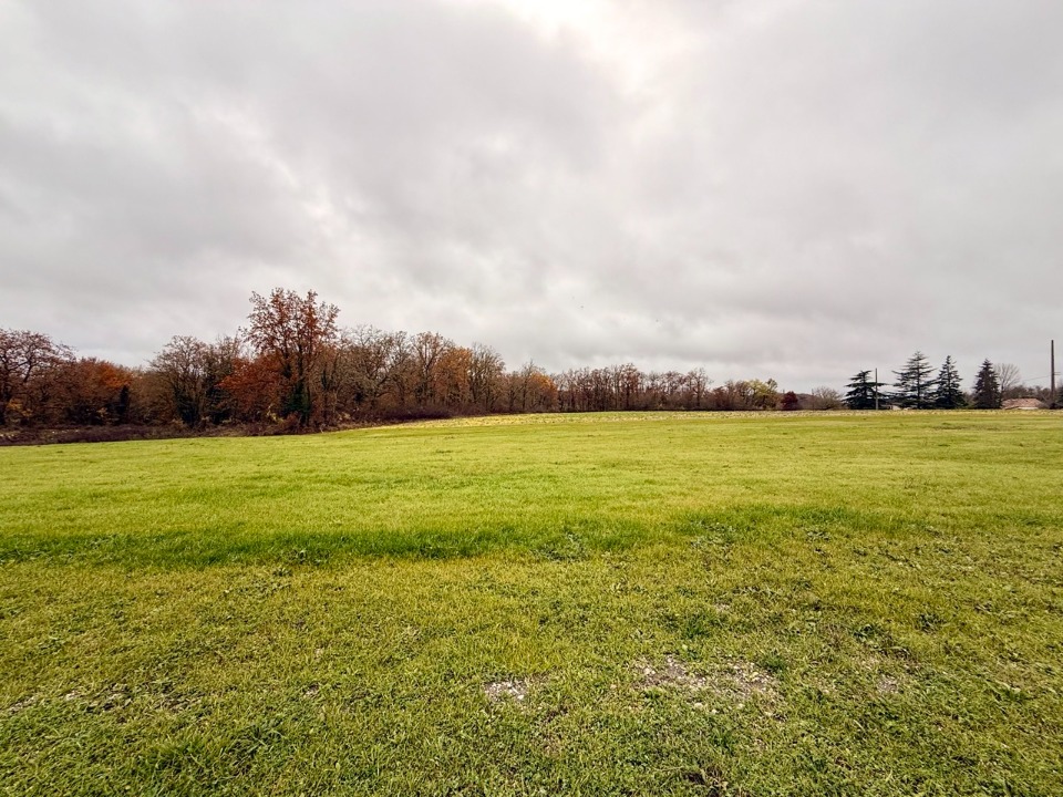 Terrain à bâtir à Ribagnac (24240)