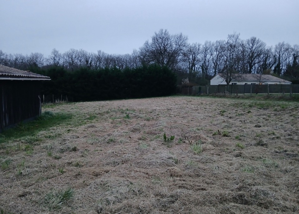 Terrain à bâtir à Saint-Genès-de-Lombaud (33670)
